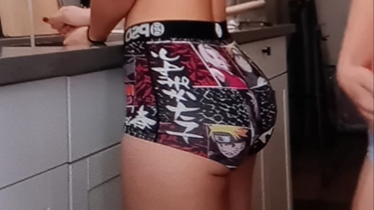 Streamer girl cake show
