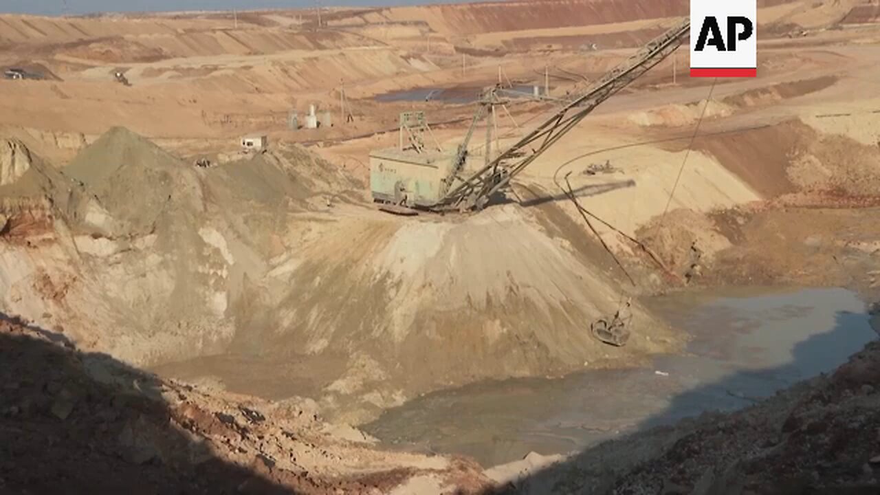 US and Ukraine sign deal giving US access to countrys valuable mineral wealth