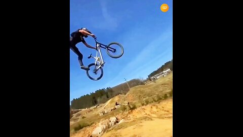 Simplang Trip 175: Bicycle high exhibition jump accidentally fell down to push-ups exercise.