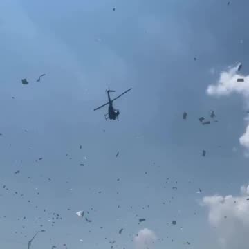 Detroit man had $5000 in cash raining down from a helicopter as his last wish 🚁💵💵💵💵💵