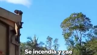 Globo aerostático con 22 personas a bordo se incendia en el aire y cae