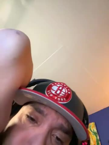 Wtf FOLLOW SON I CAN START STREAMING THANKS