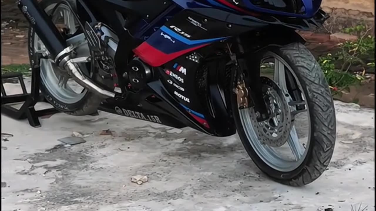 Motorsport Yamaha r15v2