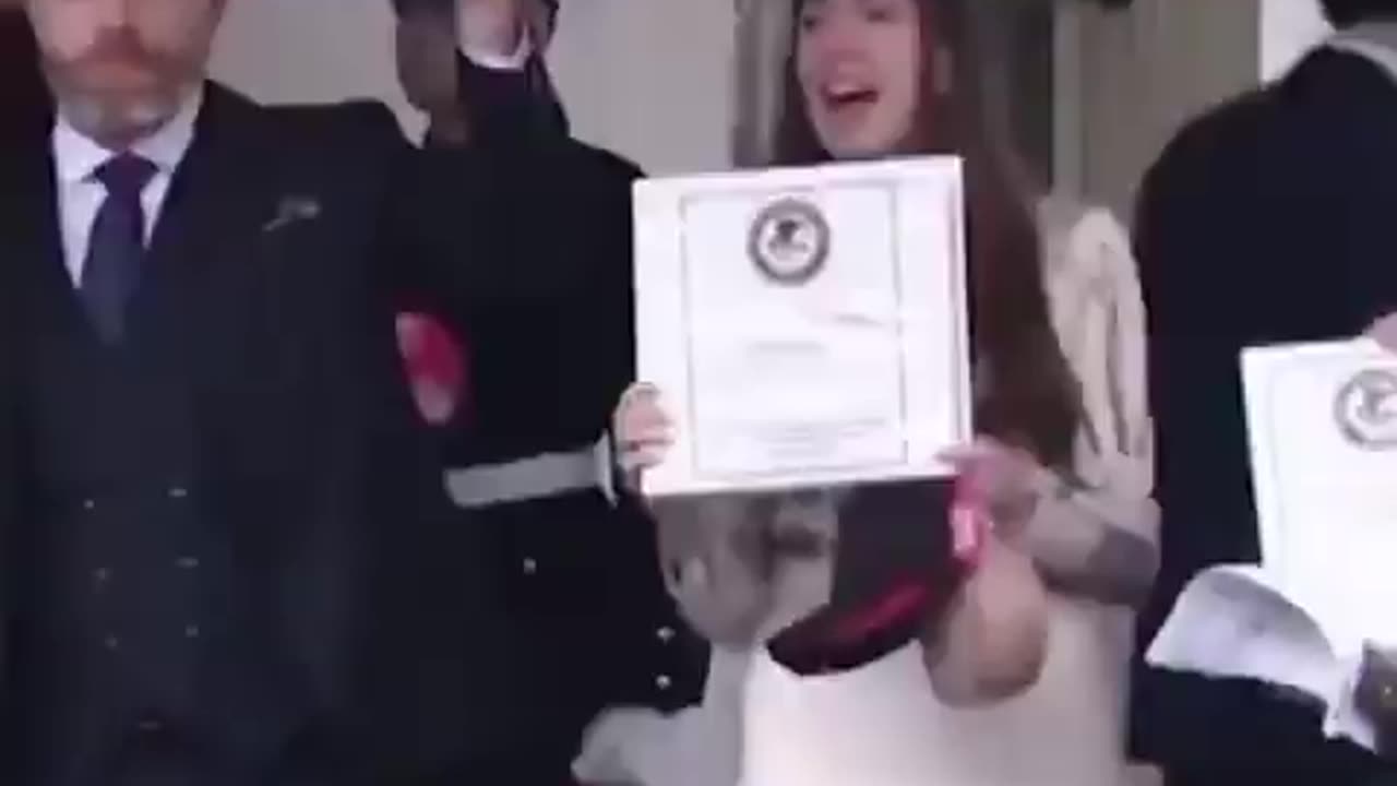 Minions con la cartella Epstein