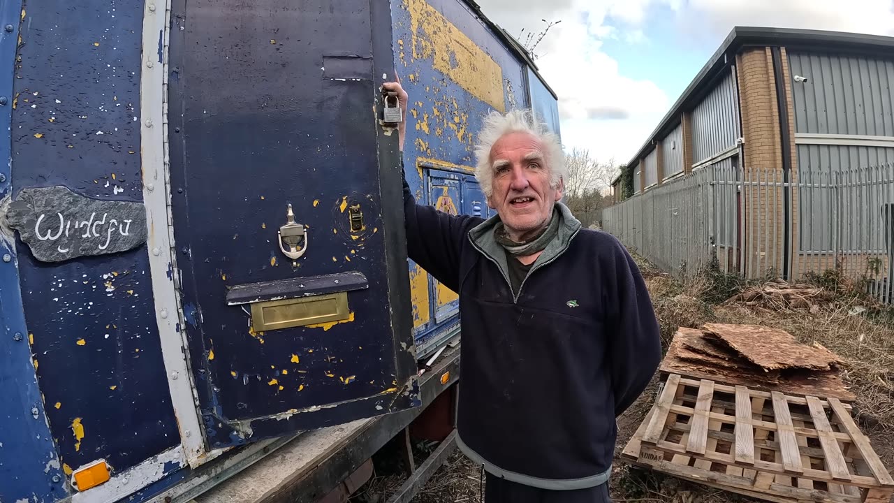 23 Years Living in a Lorry | Retirement Van Life in the UK | Mercedes Van Tour