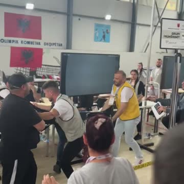 Sherri te KZAZ e Kasharit