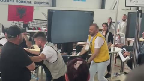 Sherri te KZAZ e Kasharit