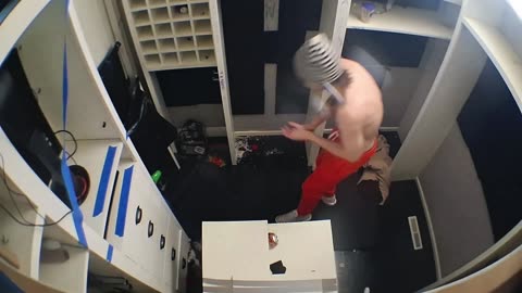 slack makes a hole in the wall | Sardine Tin 2 (Day 12)