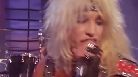 Mötley Crüe - Looks That Kill (Official Music Video)