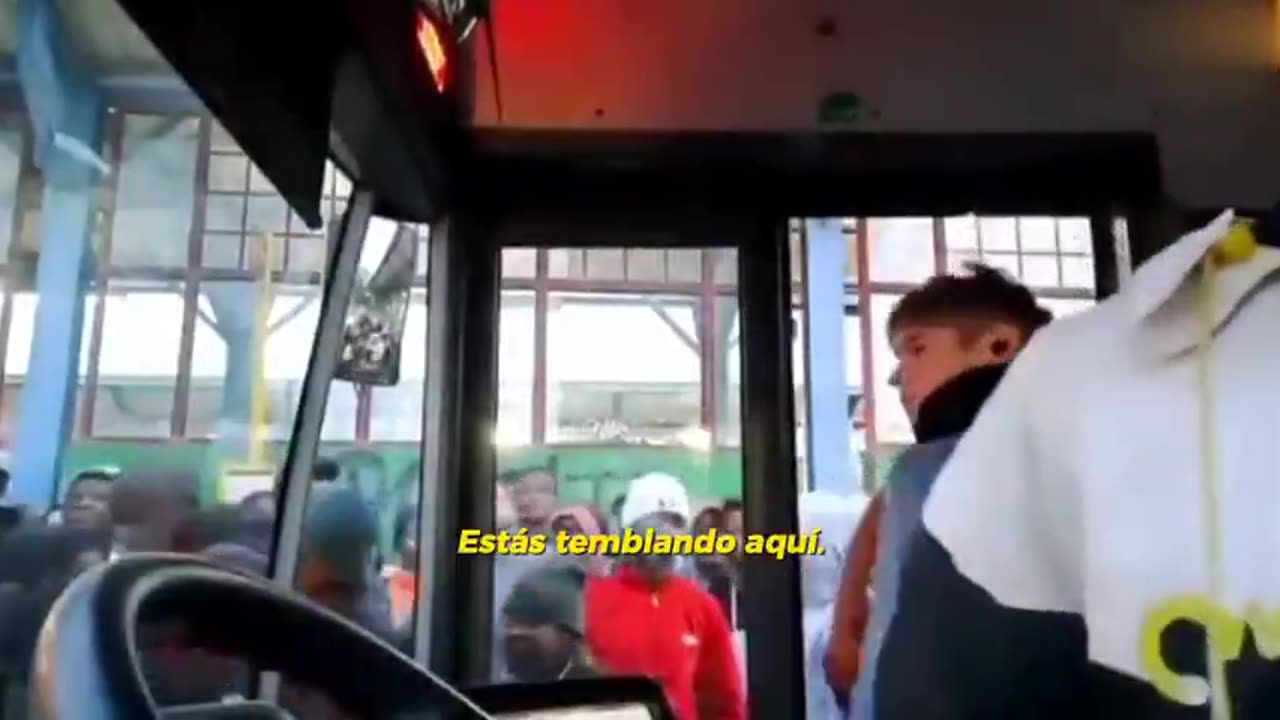 🇵🇹 Portugal – A bus driver makes a video of what is happening on his route.