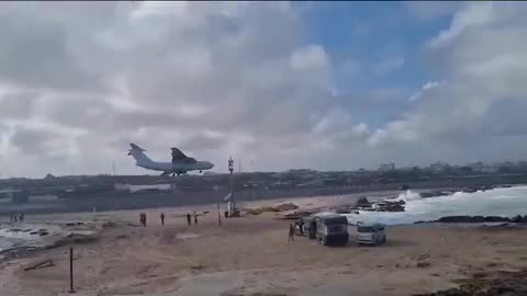 Ilyushin Il-76 Approaches to Mogadishu as an art form in itself