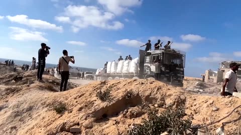 Israeli officials say aid into northern Gaza halted