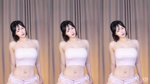 Korean girl sexy dancing in livestreaming 🩰
