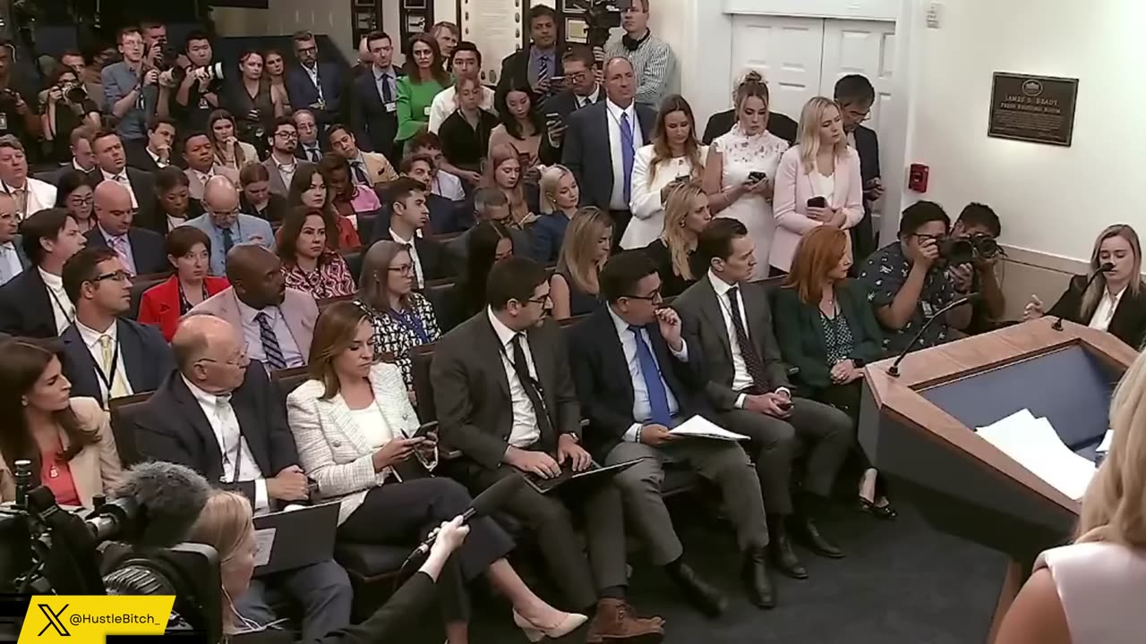 Hustl - 🚨 TRUMP’S TEAM JUST EXPOSED HILLARY - What They Revealed Is INSANE!