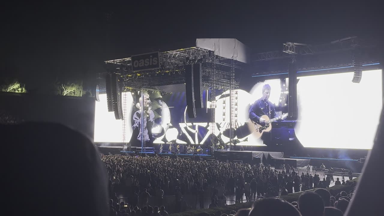 Cast No Shadow - Oasis Live 25