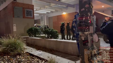 Last night outside the Portland ICE facility, a few arrests were made. 🇺🇸