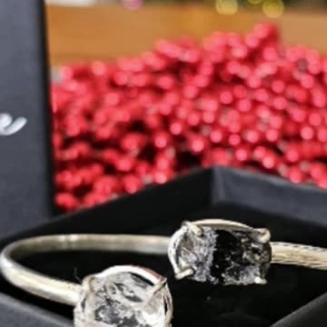 💃Mother’s Day is just around the corner... #mothersdaygiftideas #crystalshop #mothersday2025