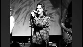 Pearl Jam - Alive (Official Music Video)