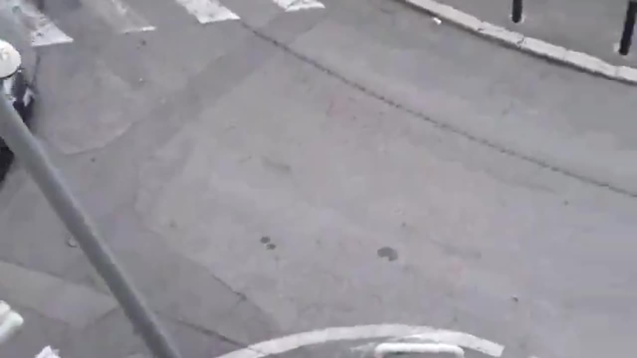 🚨🇫🇷 African migrants brutally attack and rob elderly Frenchman.