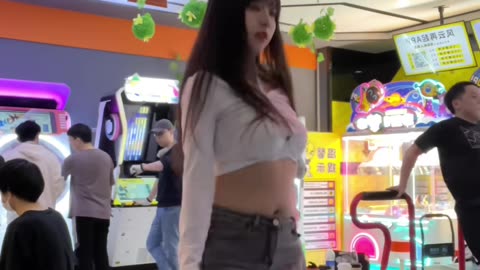 Wiggle Wiggle (HELLO VENUS) | Arcade Dance Cover in Tight Jeans