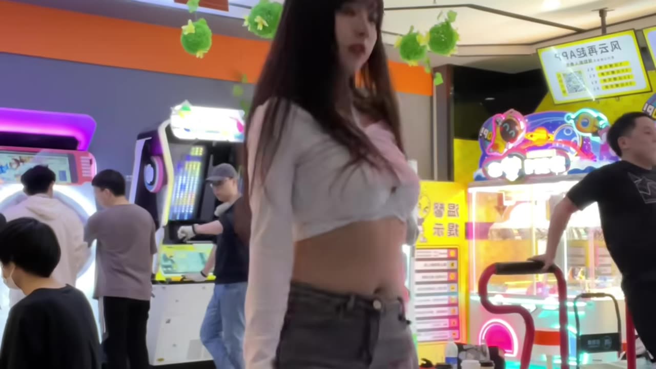 Wiggle Wiggle (HELLO VENUS) | Arcade Dance Cover in Tight Jeans