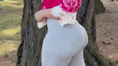 Ana Pessack ✅ American-based curvy plus-size fashion model & Social media influencer