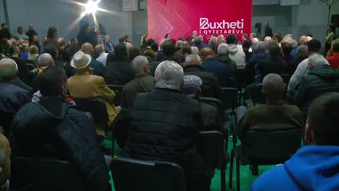 ‘Si mbledhjet e Enverit, poshtë komunizmi’, Rama nervozohet me komentuesin: Idiot komplet