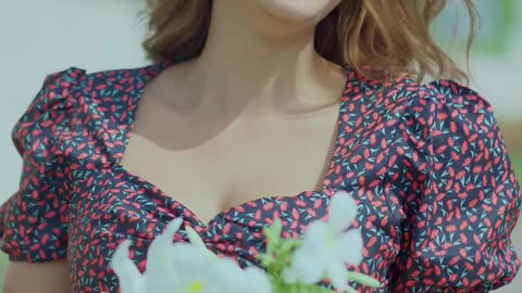 “Close-Up Face & Hair Reveal”