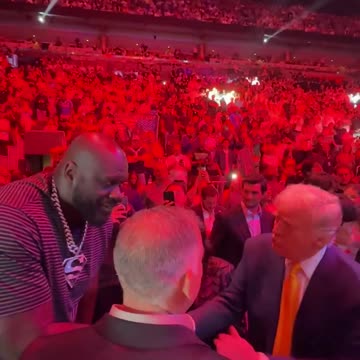 Trump greets Shaq at UFC 314