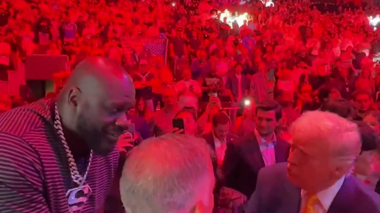 Trump greets Shaq at UFC 314