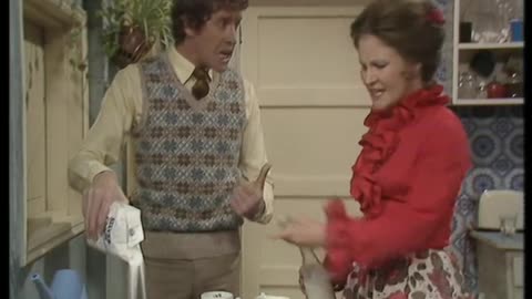 SOME MOTHHERS DO AVE; EM S03E03 - Scottish Dancing