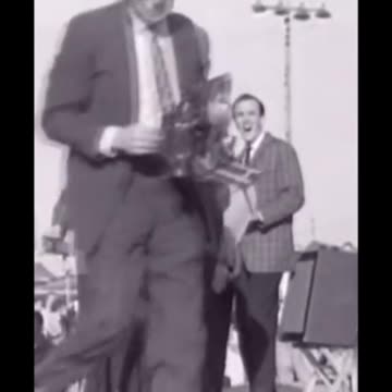 ELVIS PRESLEY-TUPELO-SEPTEMBER 26 1956-DON'T BE CRUEL