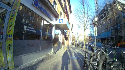 Testar Sportkameran. Drottninggatan i Örebro 18 Nov. 2015