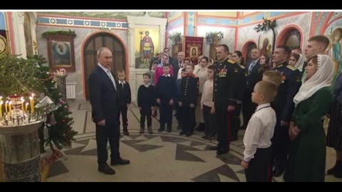 Президент Путин присутствует на православном рождественском торжестве.