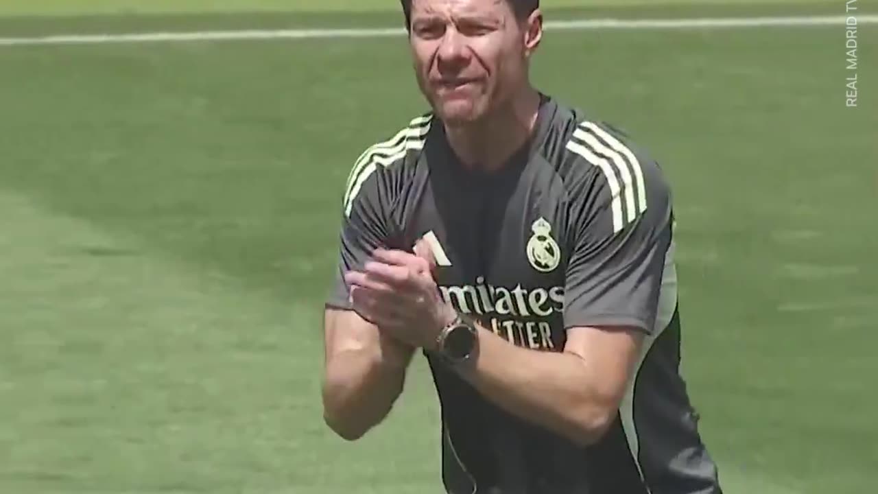 Xabi Alonso takes Real Madrid training for the first time 🤍