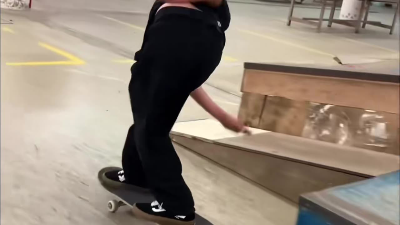 🤩🛹 Steezy Nollie Heelflip Noseslide - The Perfect Combo! | SkateNation