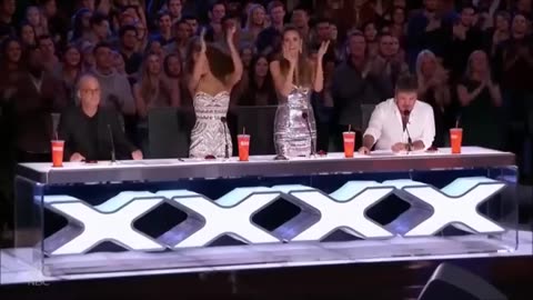 Viral: America's Got Talent COURTNEY HADWIN 2018 VIRAL GIRL