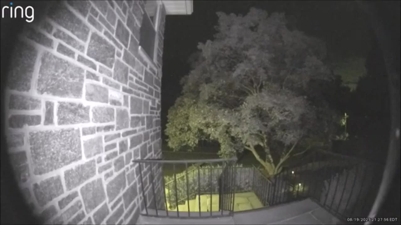 Un grand OVNI triangulaire repéré à Kissimmee en Floride