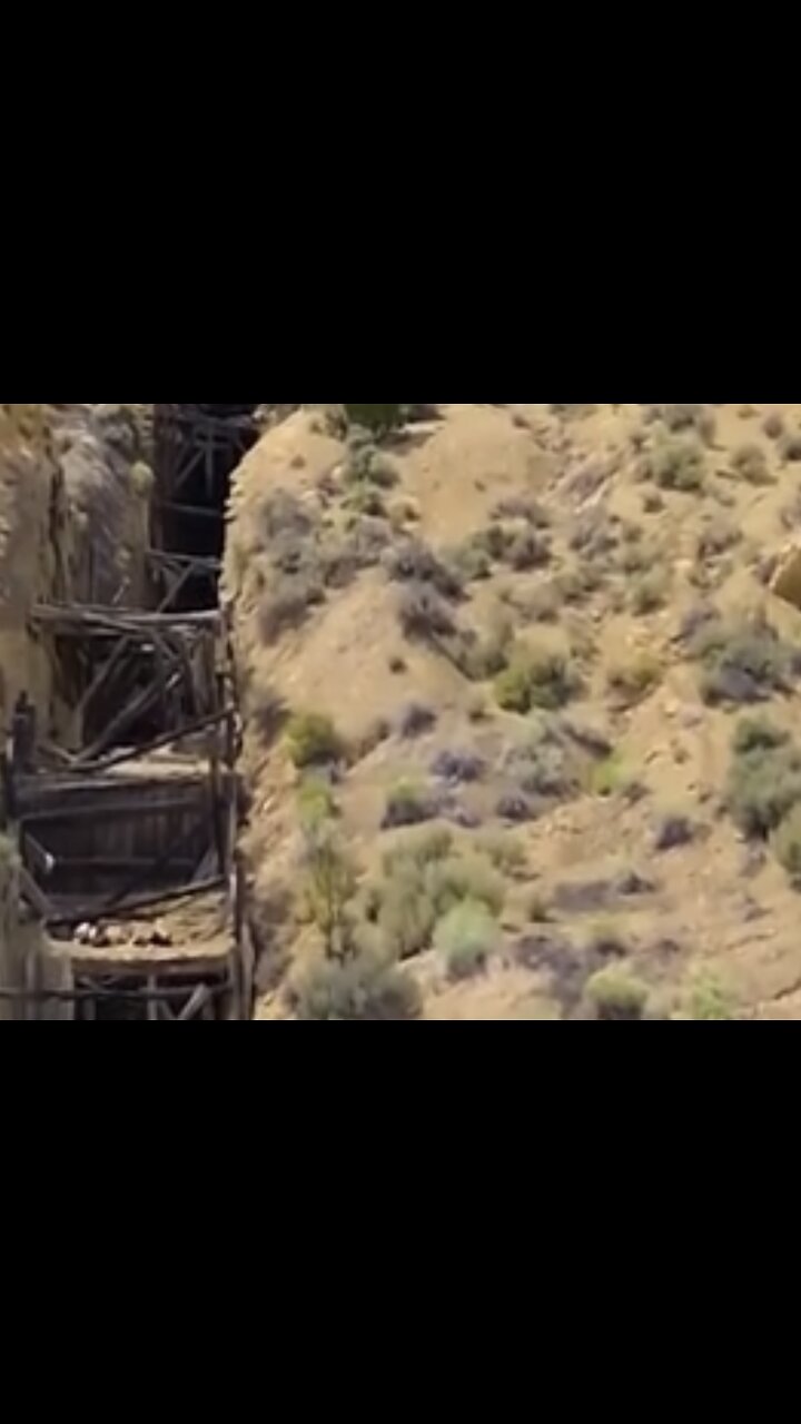 MASSIVE MILES LONG DEEP CRACK / DRAGON UTAH