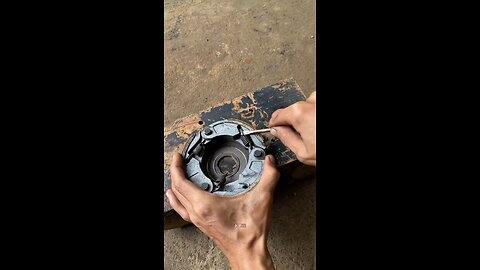 How to change motorcycle brakepads