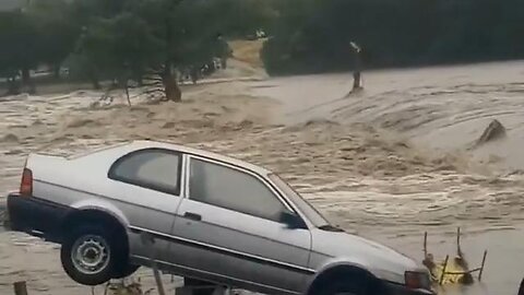 🚨： A life threatening flash flood emergency has been declareD IN TEXAS