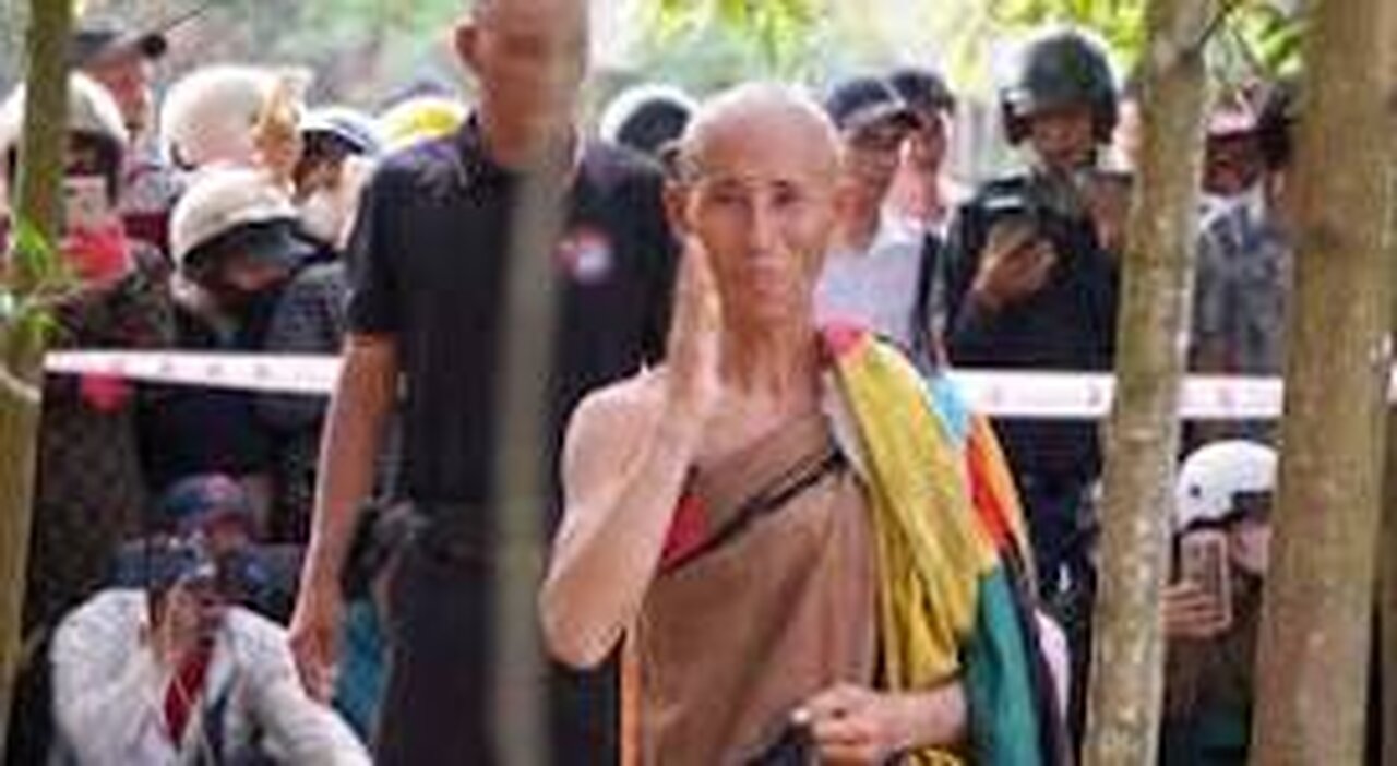 Thích Minh Tuệ Và ₫oàn Rời Tích Lan ₫ến Ấn ₫ộ.