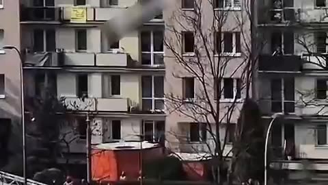 Film przedstawia akcję ratunkową na warszawskiej Ochocie, gdzie doszło do