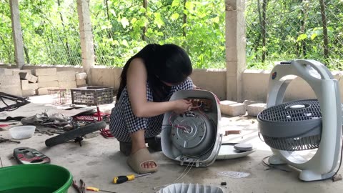 Incredible Girl Revamps Old Electric Fans into Stunning Art Pieces