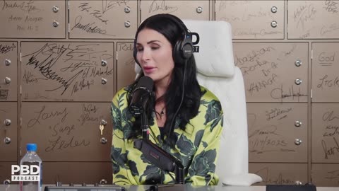 "Bill Clinton Is A Pervert" - Laura Loomer REVEALS Clinton’s DARK SECRET Behind Closed Doors