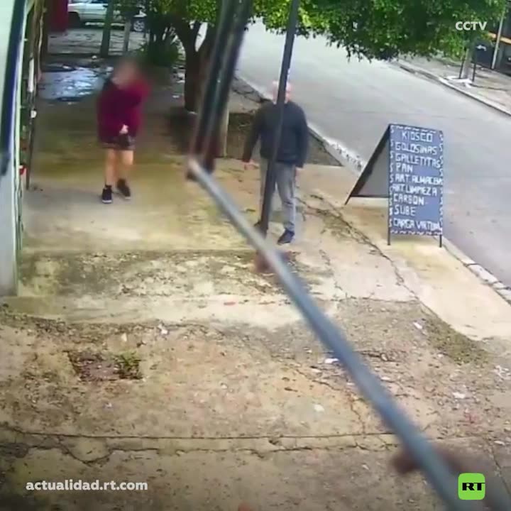 Delincuentes apuntan a niña de 13 años durante asalto en Buenos Aires