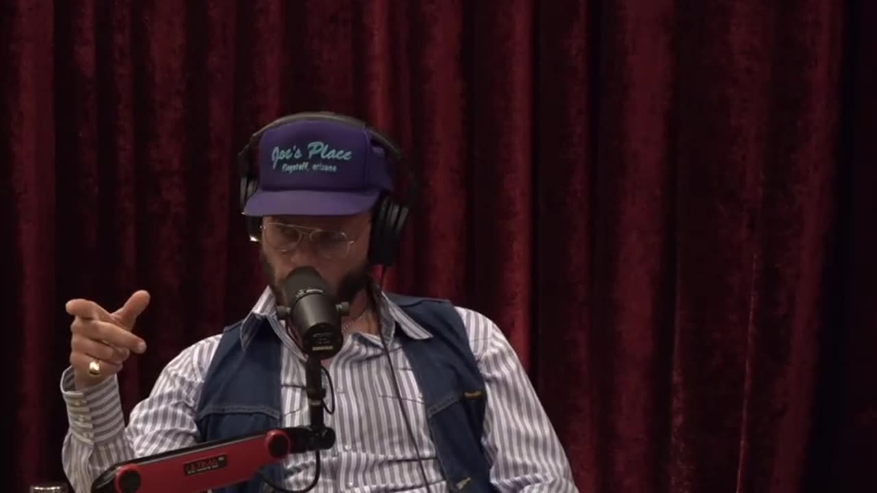 The Joe Rogan Experience | Charley Crockett (2340)