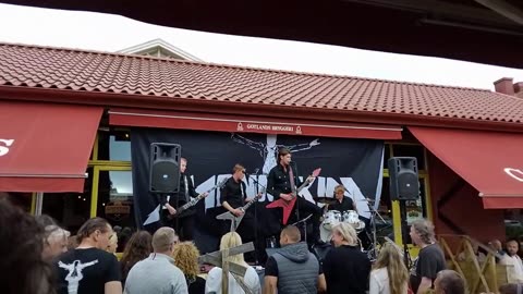 Hårdrocksbandet Mannekin på Greven i Kungsbacka