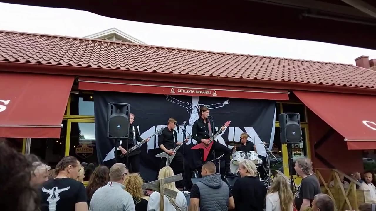 Hårdrocksbandet Mannekin på Greven i Kungsbacka