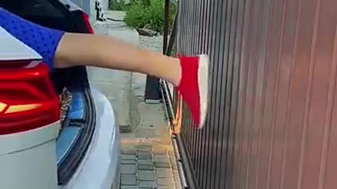 New parking style discovered by intelligent girl
